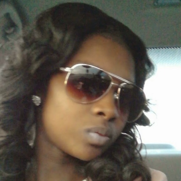 Meet your Posher, Latoyia - Picture 1 of 1